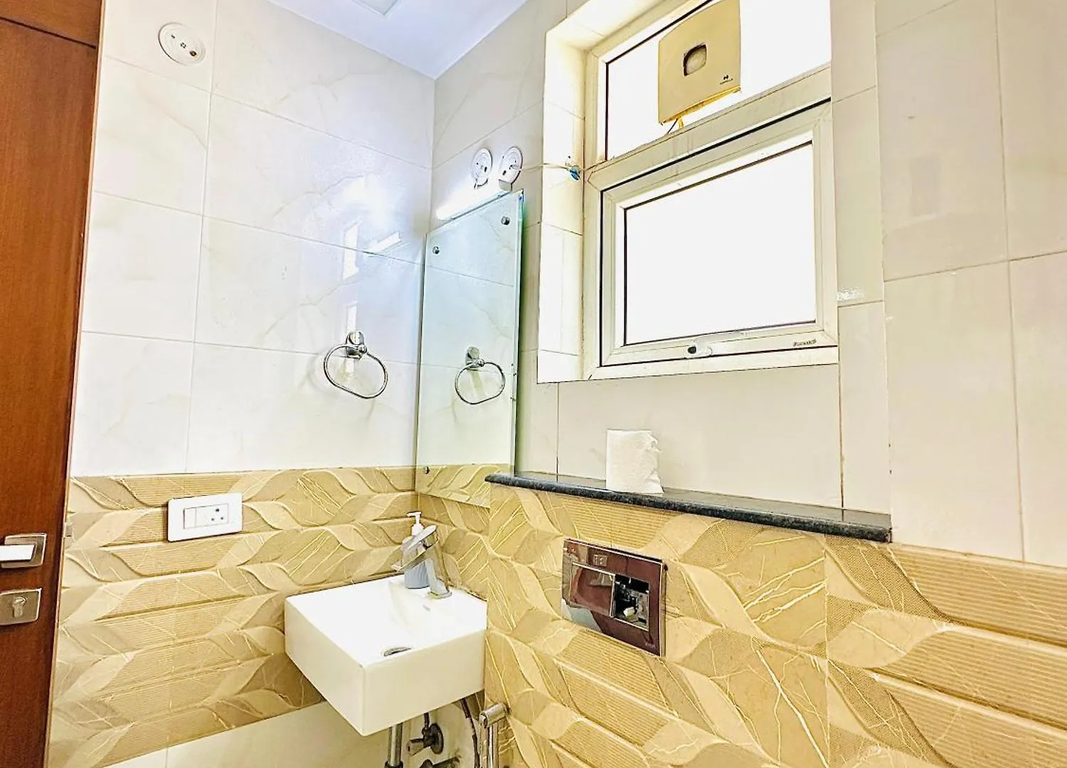 Lime Tree 4Bhk Golf Course Extention Road, Sector 57-Gurugram グルガウン アパート